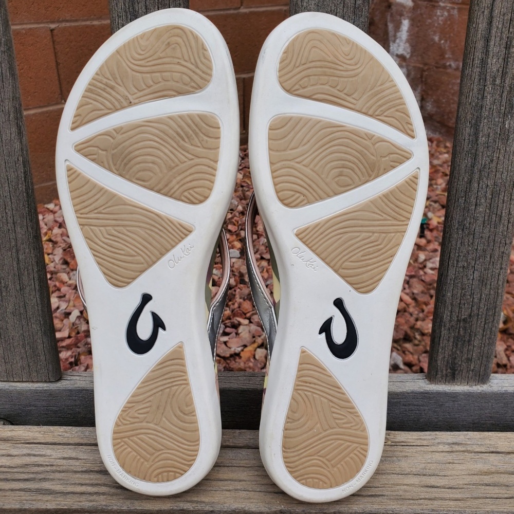 Olukai Ho'opio Hau Flip Flops Size 11 Women Silver Pineapple Sandals - Picture 4 of 12